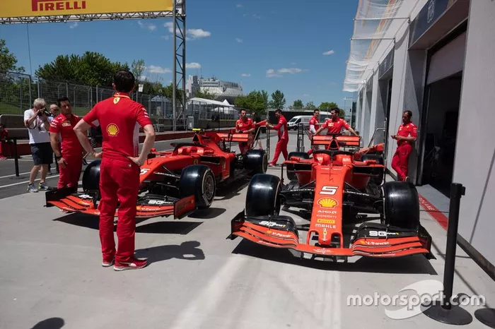 Ferrari SF90 in pitlane