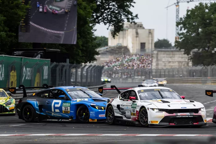 Fabio Scherer, Team HRT Ford Mustang GT3, René Rast, Schubert Motorsport BMW M4 GT3