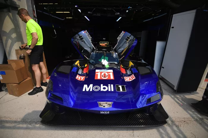 #101 Cadillac WTR Cadillac V-Series.R