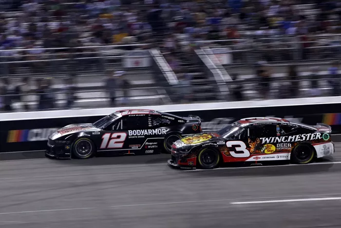 Ryan Blaney, Team Penske Ford, Austin Dillon, Richard Childress Racing Chevrolet