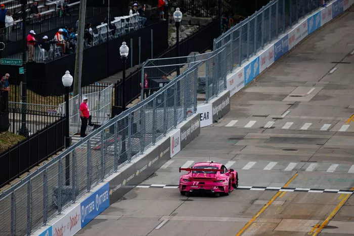 #77 AO Racing Porsche 911 GT3 R (992): Laurin Heinrich, Klaus Bachler