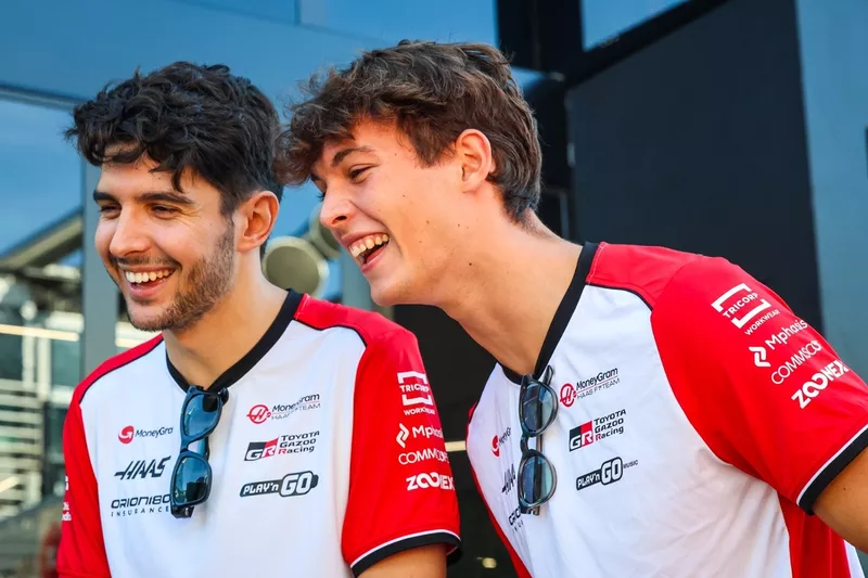 Esteban Ocon, Haas F1 Team, Oliver Bearman, Haas F1 Team