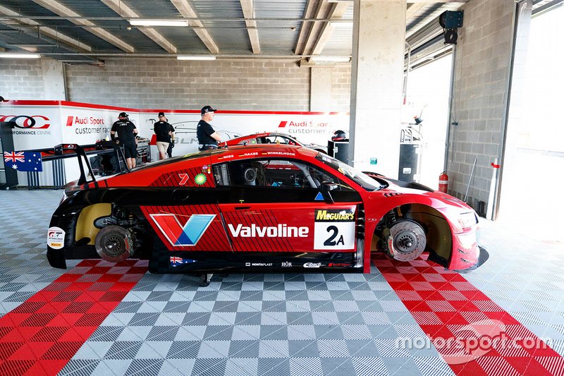 #2 Audi Sport Team Valvoline Audi R8 LMS: Christopher Mies, Christopher Haase, Markus Winkelhock