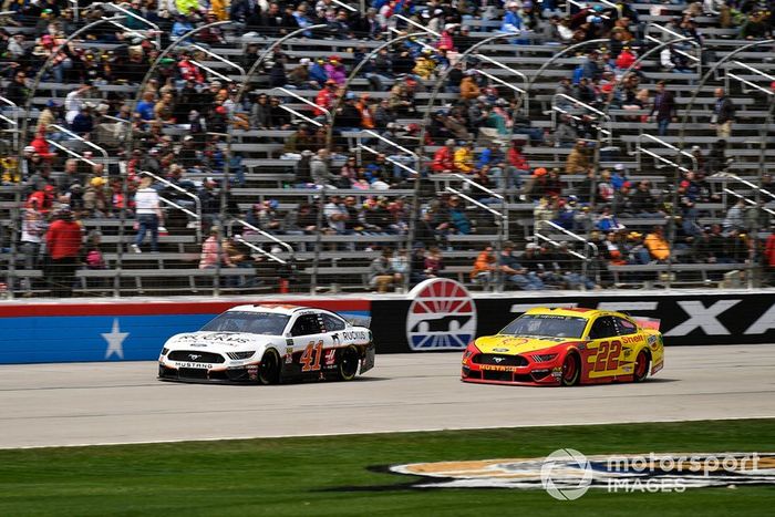 Daniel Suarez, Stewart-Haas Racing, Ford Mustang Ruckus, Joey Logano, Team Penske, Ford Mustang Shell Pennzoil