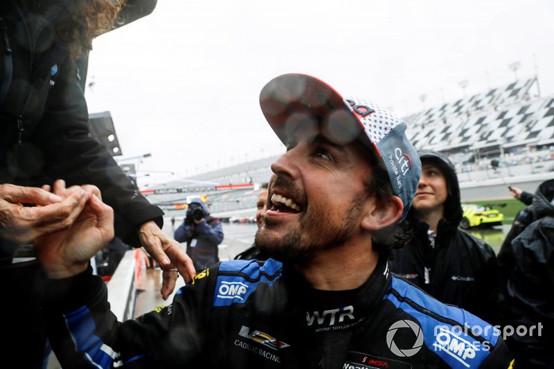 #10 Wayne Taylor Racing Cadillac DPi: Renger Van Der Zande, Jordan Taylor, Fernando Alonso, Kamui Kobayashi, victory celebration