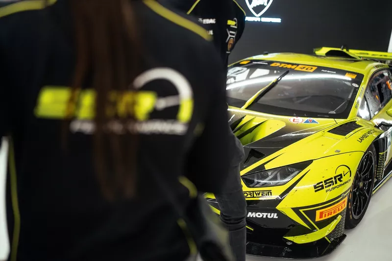 La consegna della Huracan di Mirko Bortolotti al Museo Lamborghini