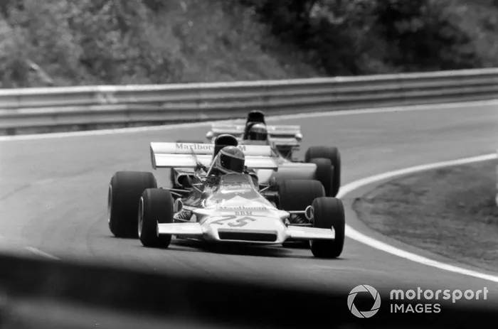 Helmut Marko, BRM P160B leads Jackie Stewart, Tyrrell 003 Ford