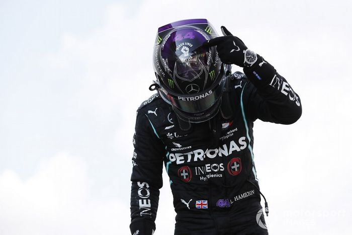 Ganador Lewis Hamilton, Mercedes-AMG Petronas F1, celebra en parc ferme