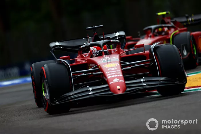 Charles Leclerc, Ferrari F1-75, Carlos Sainz Jr.