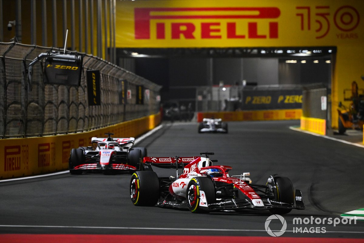 Valtteri Bottas, Alfa Romeo C42, Kevin Magnussen, Haas VF-22, Pierre Gasly, AlphaTauri AT03