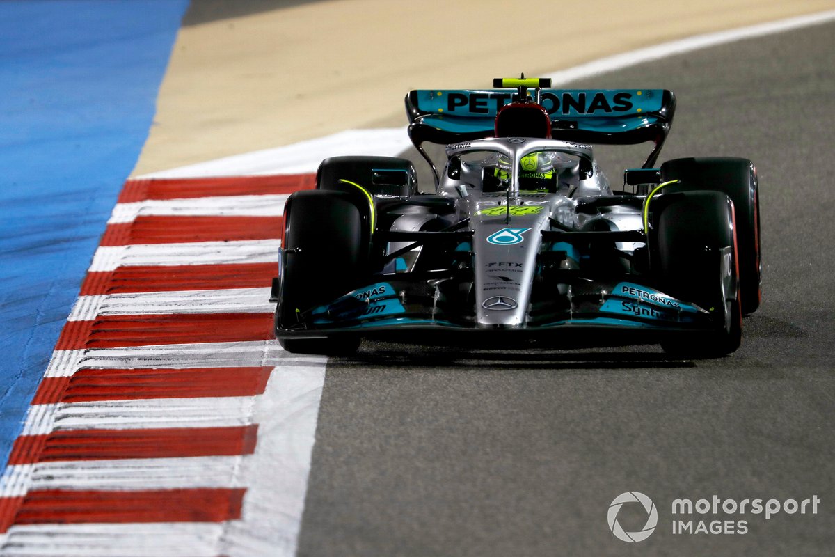"Düzlüklerde yavaşız çünkü büyük bir arka kanatla yarışıyoruz" 1 Formula 1 Haberleri - F1 Puan Durumu Lewis Hamilton, Mercedes W13