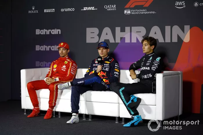 Charles Leclerc, Scuderia Ferrari, Max Verstappen, Red Bull Racing, George Russell, Mercedes-AMG F1 Team, dans la conférence de presse d'après qualification.