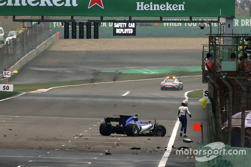Abandon : Antonio Giovinazzi (Sauber)