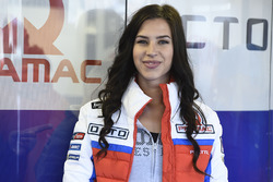 Un hôtesse Pramac