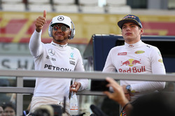 Lewis Hamilton, Mercedes AMG F1; Max Verstappen, Red Bull Racing