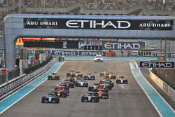 Lewis Hamilton, Mercedes AMG F1 W07 Hybrid mène au départ