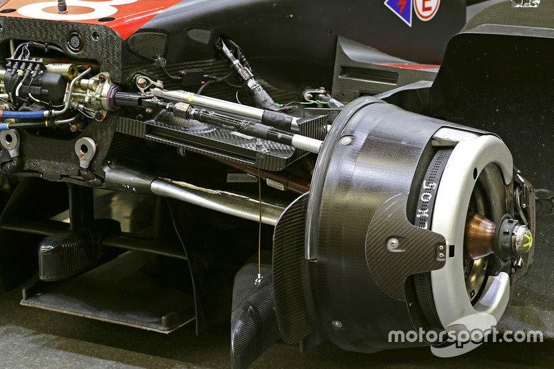 Audi R18: Vorderradaufhängung