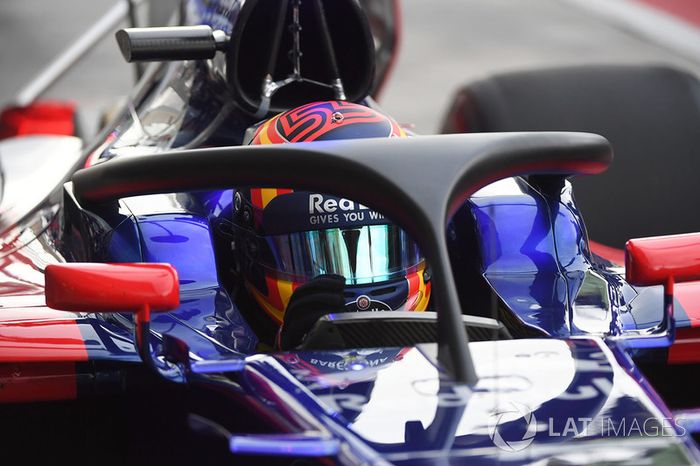 Carlos Sainz Jr., Scuderia Toro Rosso STR12, con el halo