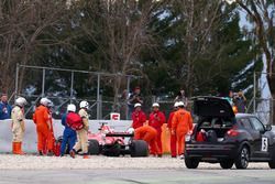 Kimi Raikkonen, Ferrari SF70H después del choque
