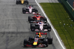 Daniel Ricciardo, Red Bull Racing RB13, Sergio Perez, Sahara Force India F1 VJM10, Kimi Raikkonen, F