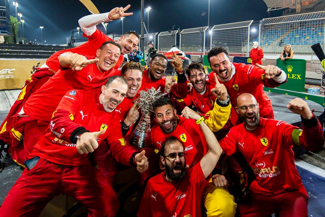 Celebración de los miembros del equipo Ferrari AF Corse