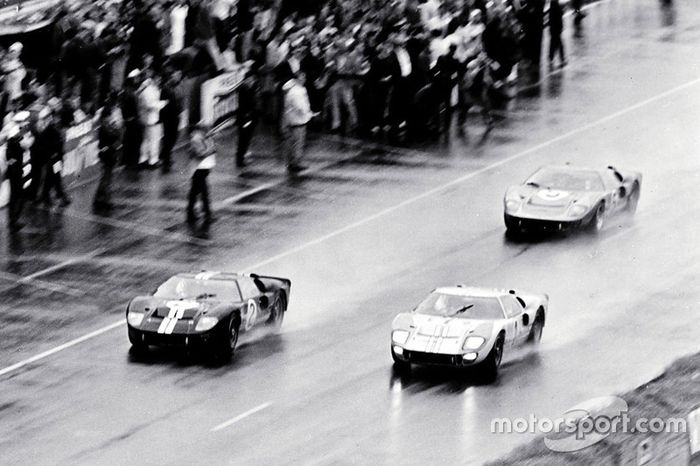 #2 Ford GT-40 Mark II: Bruce McLaren y Chris Amon