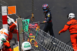 Max Verstappen, Red Bull Racing RB12 va a sbattere in qualifica