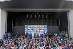 Podium: Sieger Tiago Monteiro, Honda Racing Team JAS, Honda Civic WTCC; 2. Yvan Muller, Citroën Worl