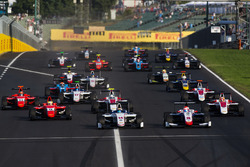 Matthew Parry, Koiranen GP, devance Antonio Fuoco, Trident, Jake Dennis, Arden International, Jack Aitken, Arden International, Charles Leclerc, ART Grand Prix et Nirei Fukuzumi, ART Grand Prix