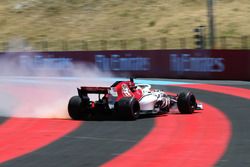 Marcus Ericsson, Sauber C37 crashes in FP1 and catches fire