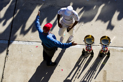 Niki Lauda, Non-Executive Chairman, Mercedes AMG F1, embraces Race winner Lewis Hamilton, Mercedes A
