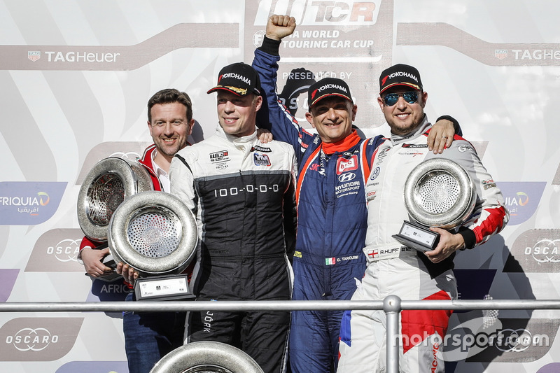 Podio: Gabriele Tarquini, BRC Racing Team Hyundai i30 N TCR, second place Thed Björk, YMR Hyundai i30 N TCR, third place Rob Huff, Sébastien Loeb Racing Volkswagen Golf GTI TCR