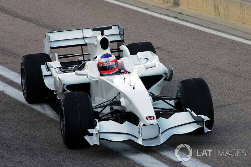 Rubens Barrichello, does the first lap in the new Honda RA108