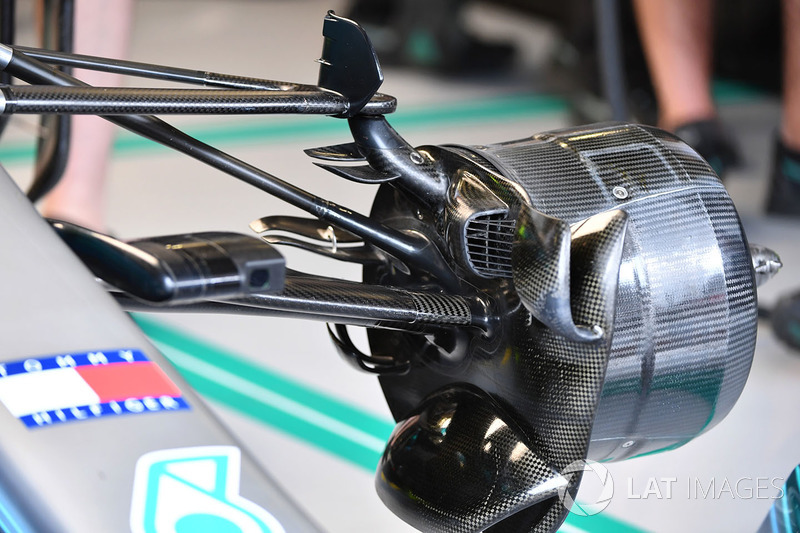 Вузол кріплення переднього колеса Mercedes AMG F1 W09