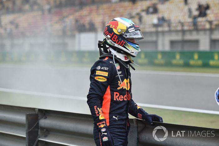 Daniel Ricciardo, Red Bull Racing detenido  en la pista en la PL3