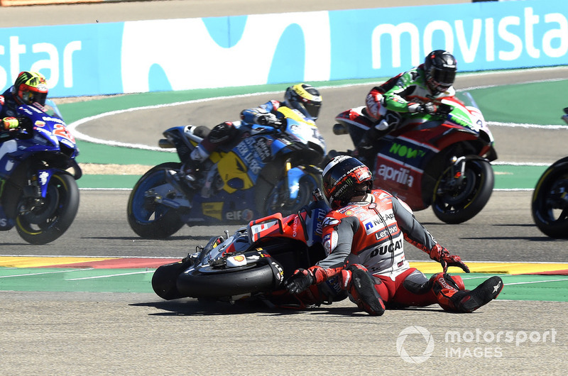 Jorge Lorenzo, Ducati Team cae al inicio de la carrera