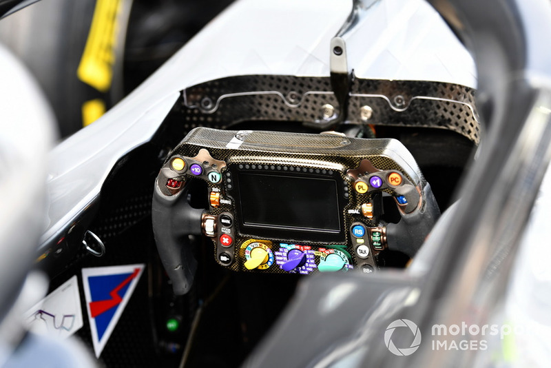 Руль Mercedes AMG F1 W09