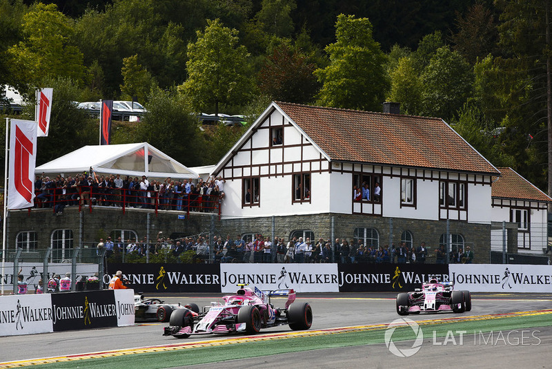 Esteban Ocon, Racing Point Force India VJM11, Sergio Perez, Racing Point Force India VJM11