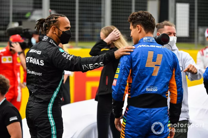 Lewis Hamilton, Mercedes y Lando Norris, McLaren antes de la presentación del coche de Fórmula 1 de 2022