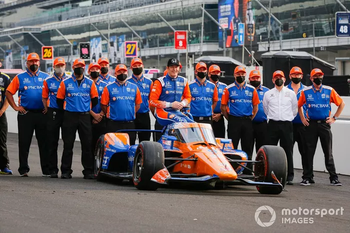 Ganador de la pole Scott Dixon, Chip Ganassi Racing Honda