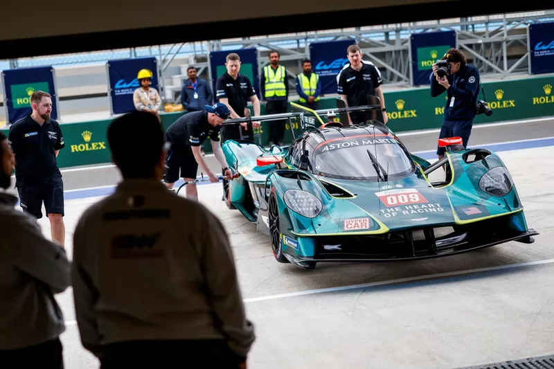 #009 Aston Martin Thor Team Aston Martin Valkyrie : Alex Riberas, Marco Sorensen, Roman De Angelis