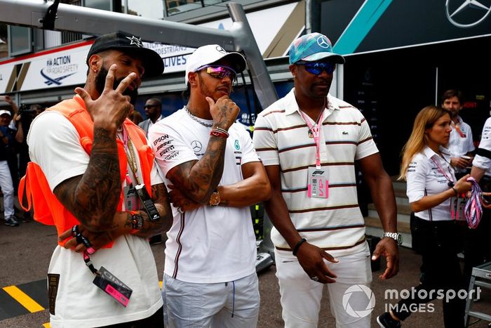 Lewis Hamilton, Mercedes AMG F1, conoce a algunos invitados VIP, incluido el jugador de hockey sobre hielo P.K. Subban y jugador de la NFL Odell Beckham Jr