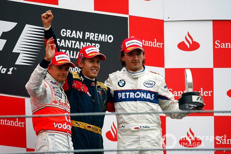 Podium : deuxième place Heikki Kovalainen, McLaren, vainqueur Sebastian Vettel, Toro Rosso, troisième place Robert Kubica, BMW Sauber