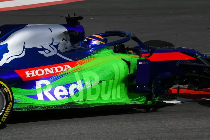 Alexander Albon, Scuderia Toro Rosso STR14, con parafina