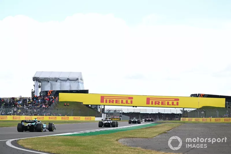 Lance Stroll, Aston Martin AMR24, Nico Hulkenberg, Haas VF-24, Fernando Alonso, Aston Martin AMR24
