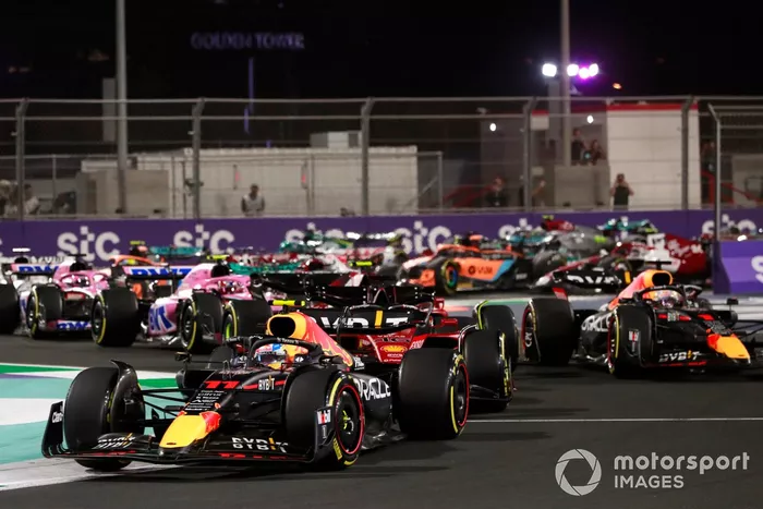 Inicio Sergio Pérez, Red Bull Racing RB18, Charles Leclerc, Ferrari F1-75, Max Verstappen, Red Bull Racing RB18, Carlos Sainz Jr.