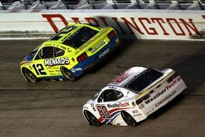 Ryan Blaney, Team Penske Ford, Shane van Gisbergen, Trackhouse Racing Chevrolet