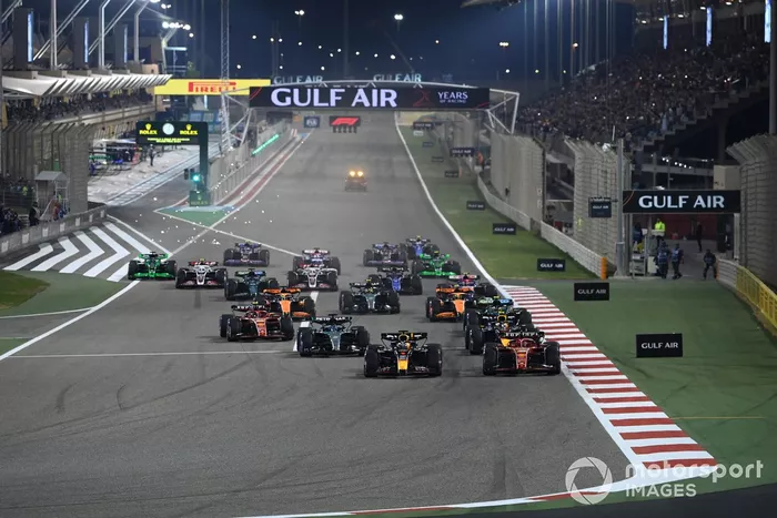Max Verstappen, Red Bull Racing RB20 el campo de distancia