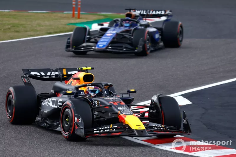 Sergio Perez, Red Bull Racing RB20, Alex Albon, Williams FW46