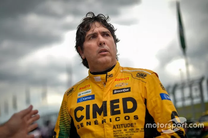 A paralisação por tempo indeterminado das atividades no Brasil certamente dará tempo a ele de tentar estar no grid quando o campeonato começar.